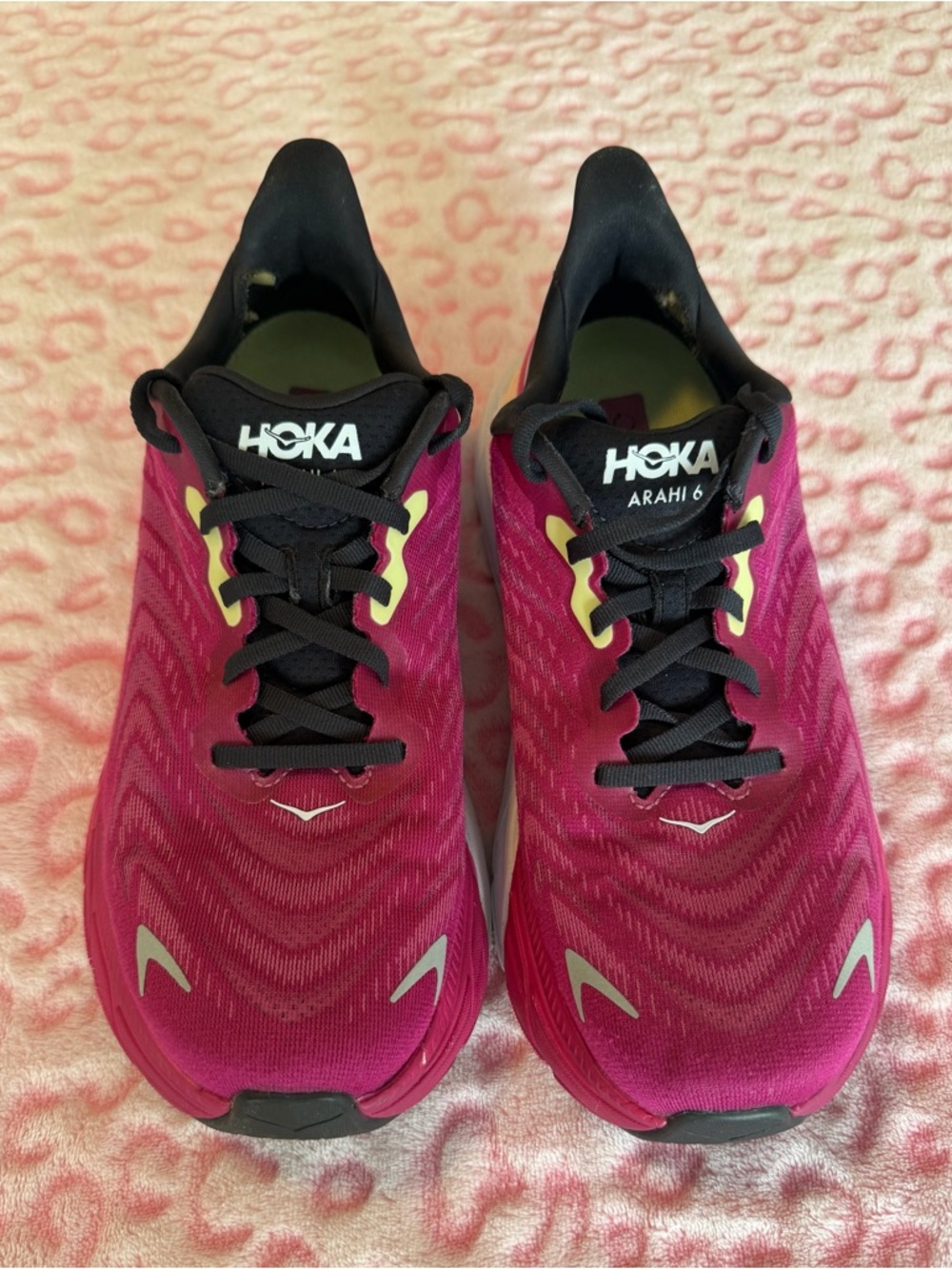 Hoka Arahi 6 Running Shoes Festival Fuchsia/Ibis
Rose Size: 9.5B - Picture 2 of 12